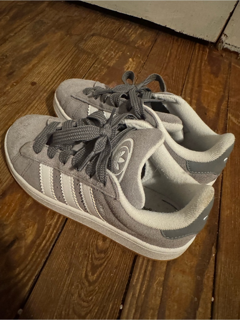 Kids grey adidas campus